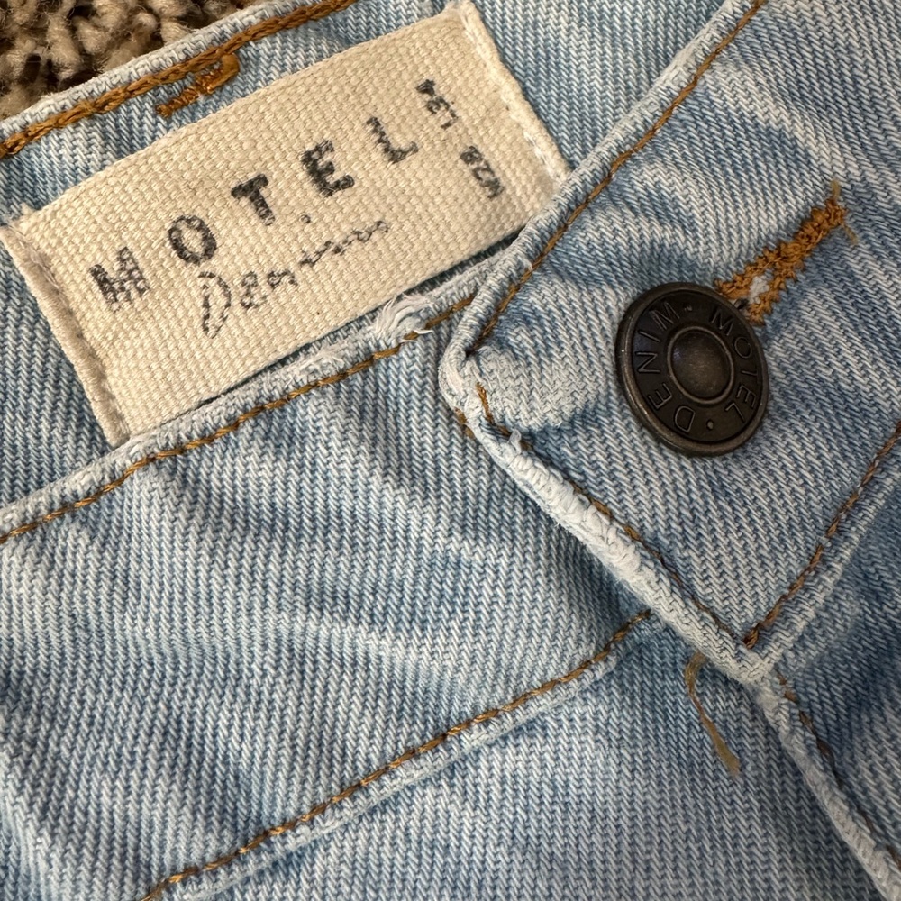 Motel Rocks Roomy Extra Wide Low Rise Jeans In Extreme Light Blue Wash - Picture 5 of 6